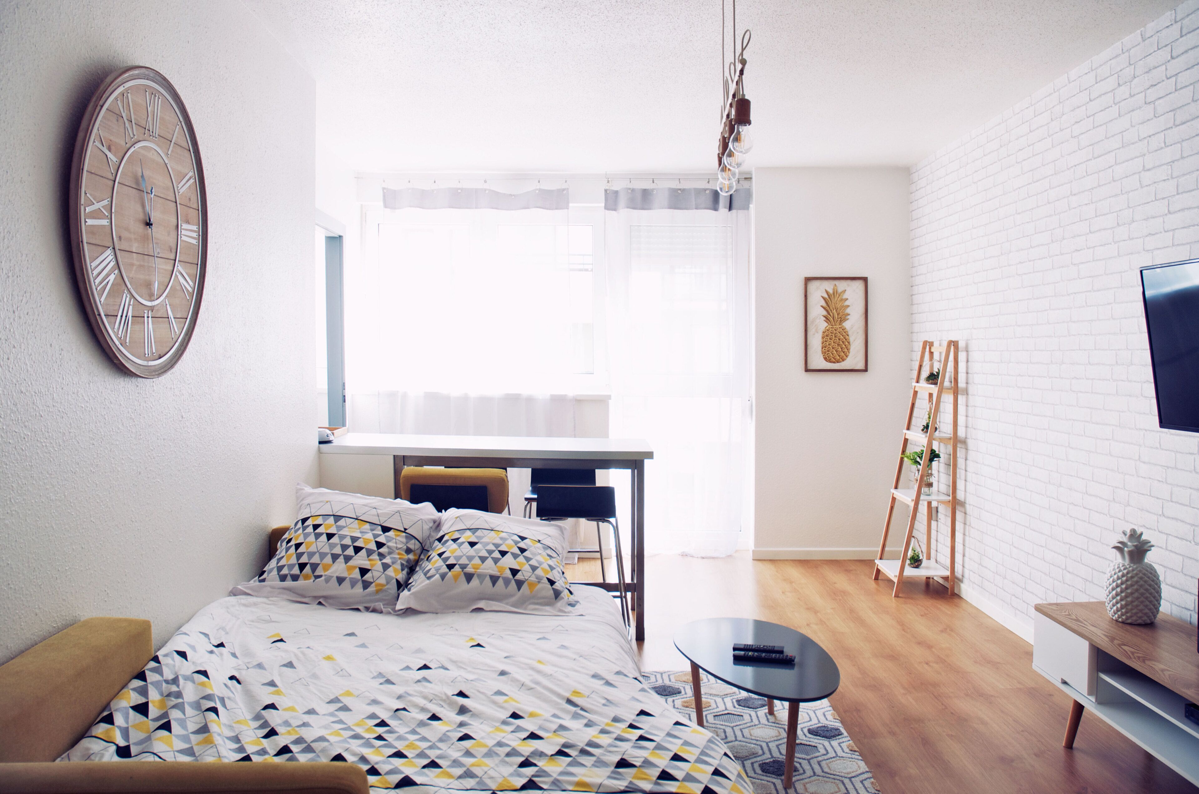 1 多间卧室、熨斗/熨衣板、上网接入、床单