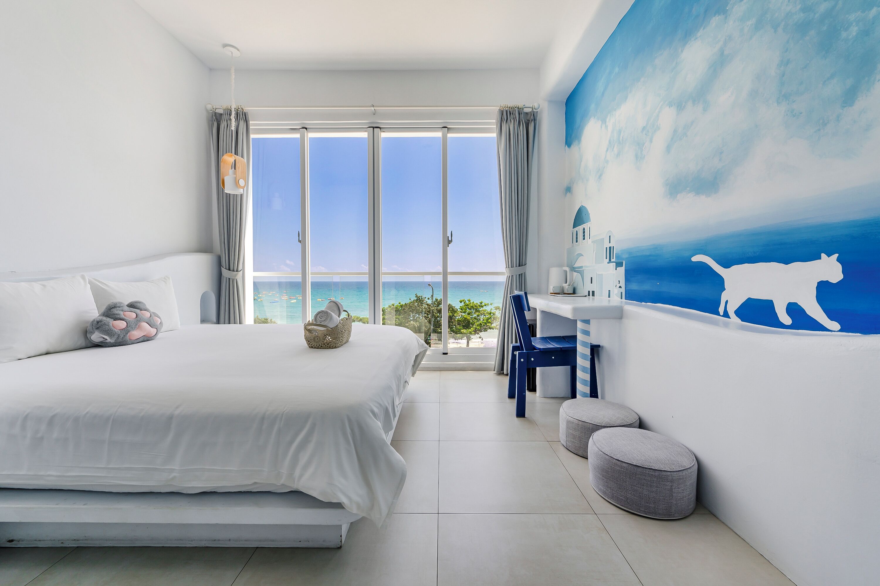 King Room with Sea View and Balcony | Blackout drapes, free WiFi, bed sheets
