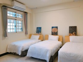 Cortinas blackout, wifi gratis y ropa de cama 