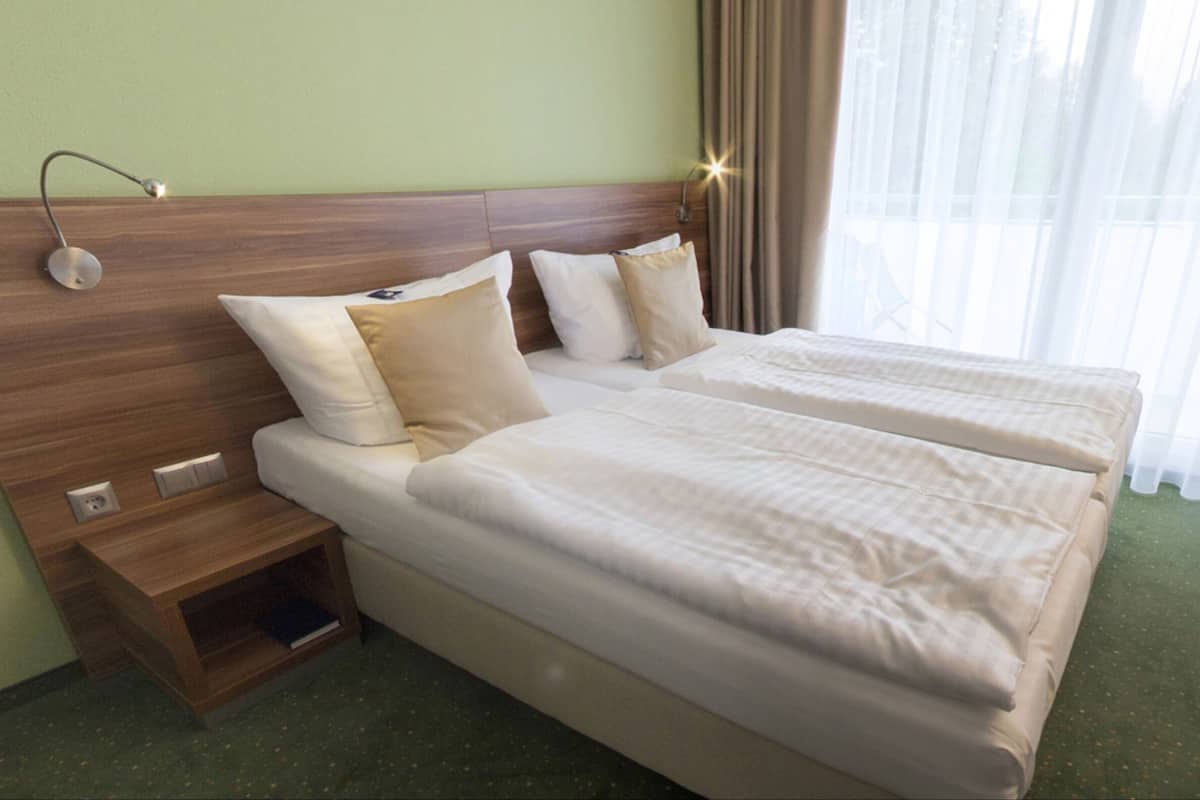 Hypo-allergenic bedding, in-room safe, desk, soundproofing