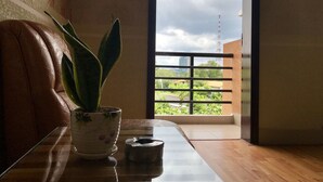 Economy Quadruple Room | Desk, WiFi (free) - Mekong Land (Can Tho)