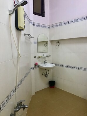 Deluxe Double Room, Balcony | Desk, free WiFi - Mekong Land (Can Tho)