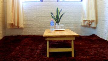 Desk, free WiFi