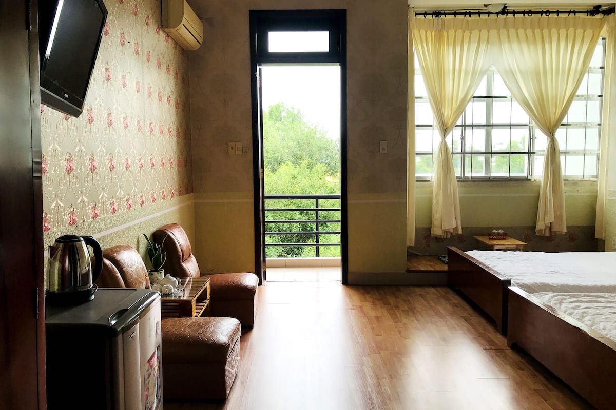 Habitación cuádruple económica | Escritorio y wifi gratis