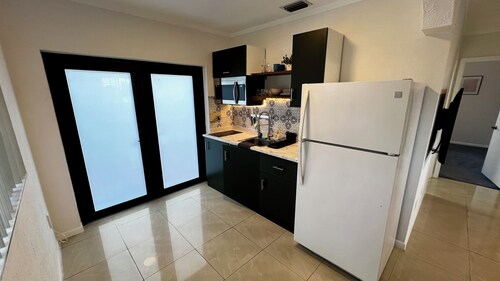 MIAMI. ENTIRE PRIVATE HOME - TOP LEVEL