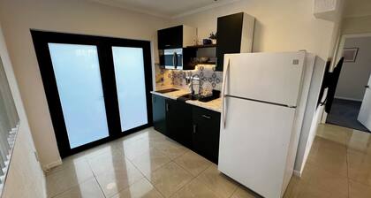 MIAMI. ENTIRE PRIVATE HOME - TOP LEVEL