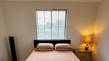 2 slaapkamers, een strijkplank/strijkijzer, gratis wifi, beddengoed