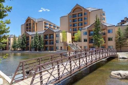 7547^ Gorgeous View - Ski-In/Out - 4 Season Pool!