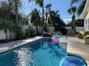 Een verwarmd zwembad