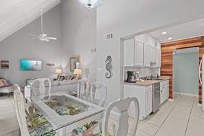 Interior - ✨Walk 2 Beach-Pools- Golf Course Views in Seascape-2BR Memory Maker✨ (Miramar Beach)