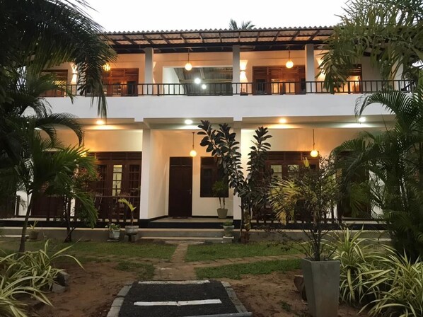 Family Room, Air conditioning, Lagoon View | Premium bedding, individually decorated, individually furnished, desk - Sea Glow -Tangalle (Tangalle)