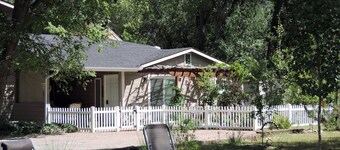 Sparkling Clean, Open Floor Plan, Fireplace, Lanai, 1.25 Acres & 1.6 mi.> Square