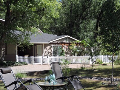 Sparkling Clean, Open Floor Plan, Fireplace, Lanai, 1.25 Acres & 1.6 mi.> Square