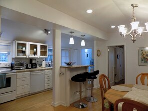Fridge, microwave, oven, stovetop - Sparkling Clean, Open Floor Plan, Fireplace, Lanai, 1.25 Acres & 1.6 mi.> Square (Prescott)