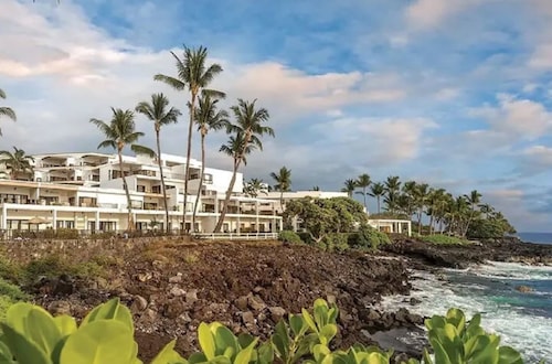 Ocean Front Condo at The Royal Sea-Cliff Resort