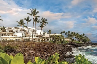 Ocean Front Condo at The Royal Sea-Cliff Resort