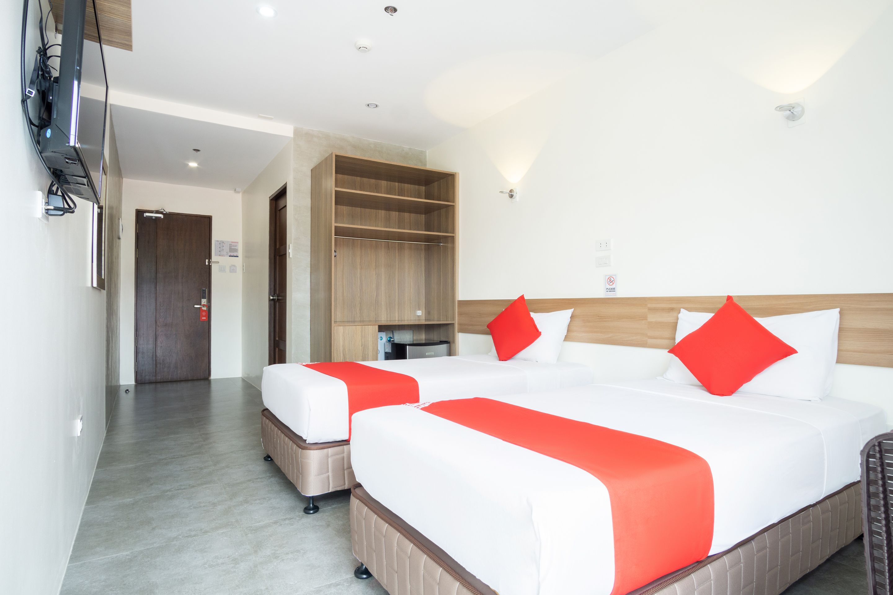 premium bedding, in-room safe, desk, free wifi