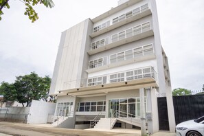 Exterior - 18 Suites Cebu (Cebu City)