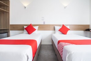 Premium bedding, in-room safe, desk, free WiFi - 18 Suites Cebu (Cebu City)