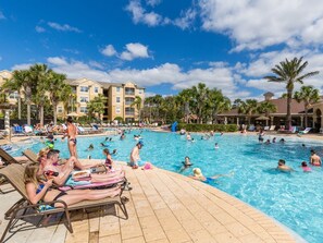 A heated pool - Luxury for You, Fun for the Kids!  3BR/3BA 2 Miles from Disney (Kissimmee)
