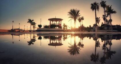 New Modern Condo, Private Pool, close to the Malecon & Marina Cortez La Paz BCS