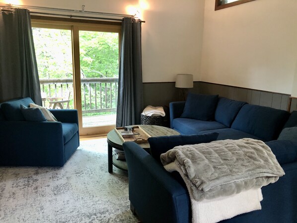 Smart TV, fireplace, DVD player, books - Family-friendly townhouse (Peru)