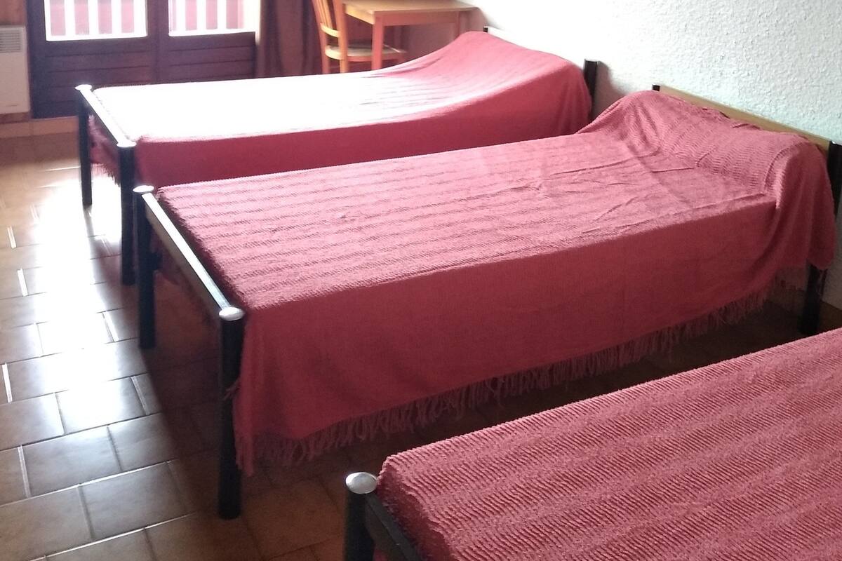 Triple Room, Non Smoking | Individually decorated, individually furnished