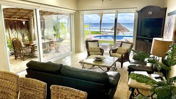 TV connectée, jeux vidéo, livres