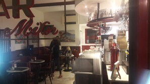 Bar (in der Unterkunft)