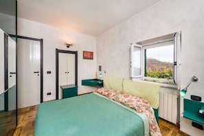 4 Schlafzimmer, Allergikerbettwaren, Betten mit Memory-Foam-Matratzen