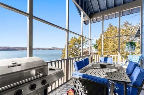 Papageien Landung ~ riesiges Haus ~ Schritte vom Pool!