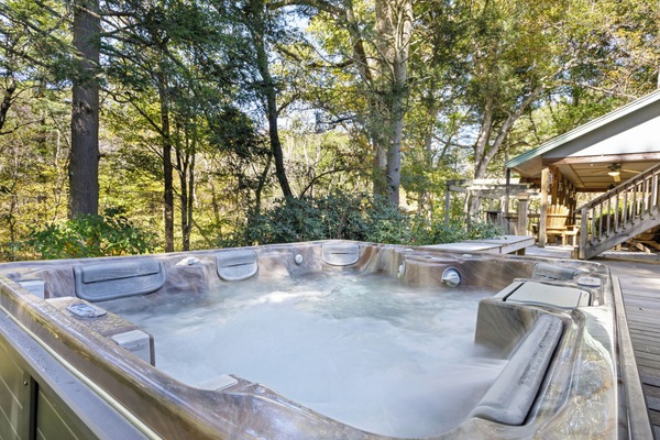 Banyera d'hidromassatge a l'aire lliure