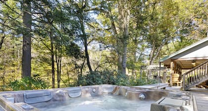 Spacious, Family Friendly, Luxury Hot Tub, Fireplaces, Theater Room, Pool Table