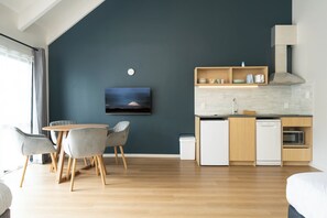 Deluxe Apartment | Laptop workspace, blackout curtains, iron/ironing board, free WiFi - Mt. Wellington Motel (Auckland)