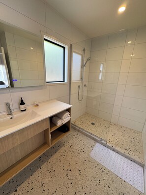 Deluxe Double Room | Bathroom - Mt. Wellington Motel (Auckland)