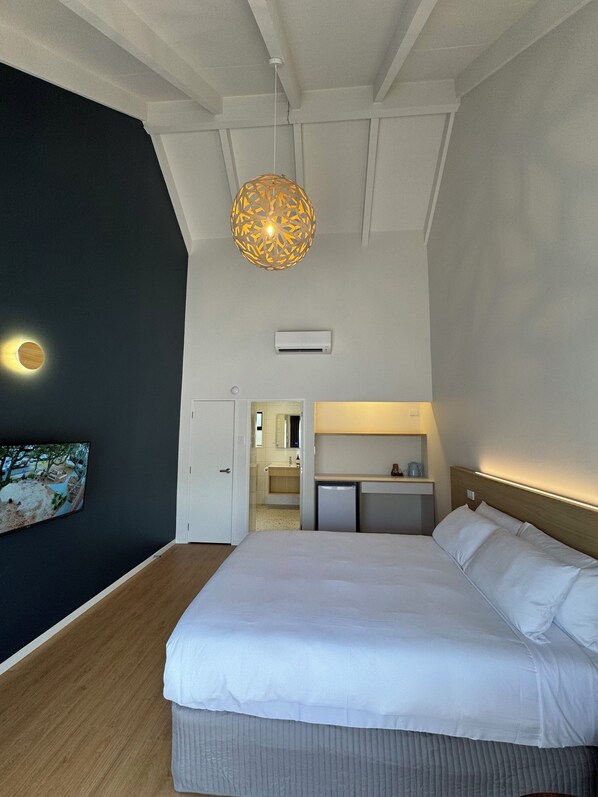 Deluxe Double Room | Laptop workspace, blackout curtains, iron/ironing board, free WiFi - Mt. Wellington Motel (Auckland)