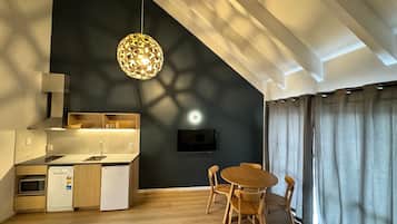 Deluxe Apartment | Living area | Flat-screen TV
