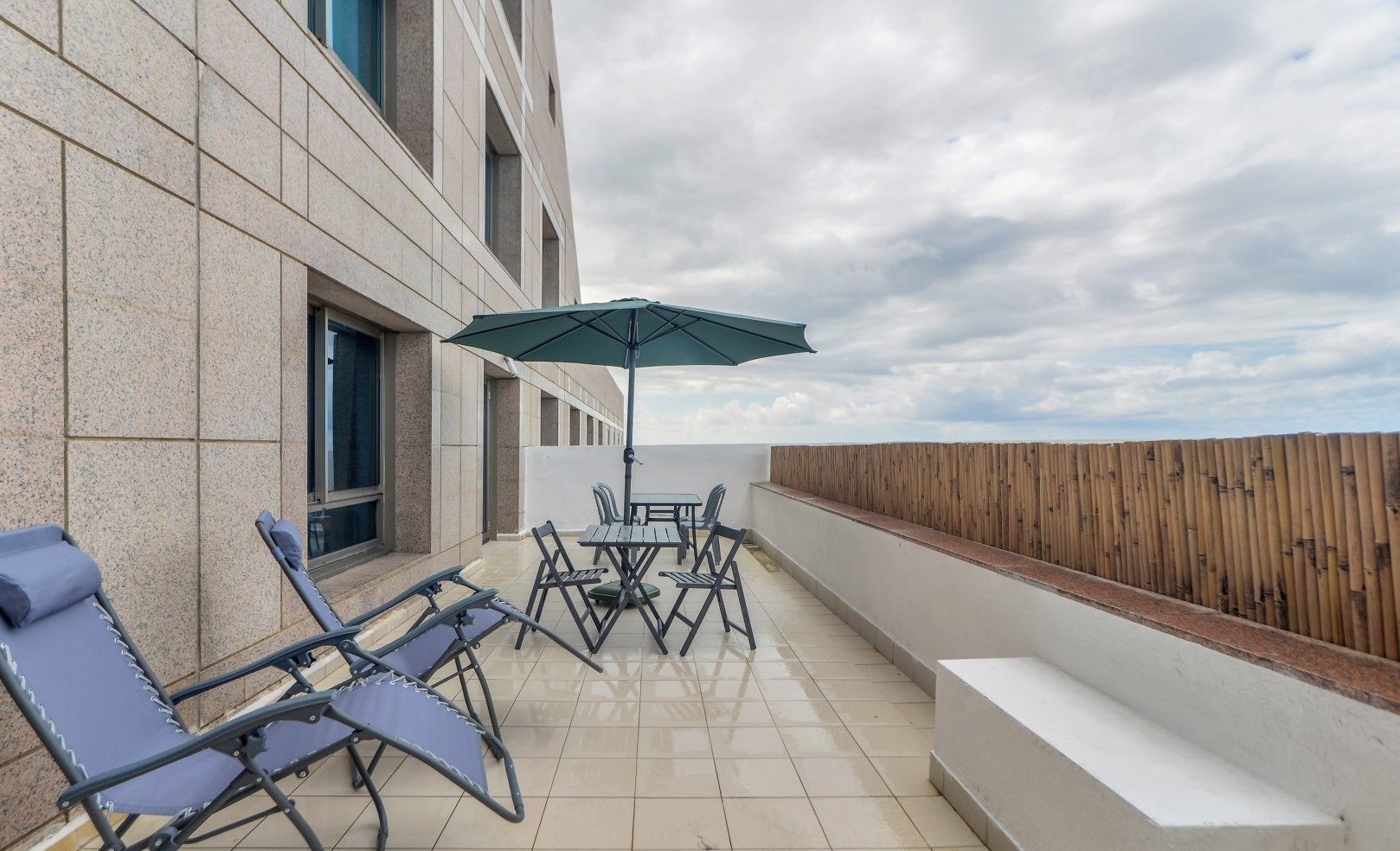 13th Floor Apartment with terrace  | Terrace/patio