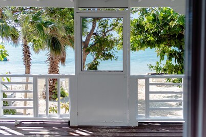 Barefoot Luxury – Silver Palms Cottage # 1, Beachfront with Pool on Long Bay