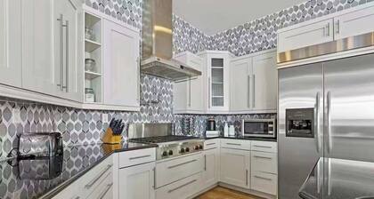 The Shaker - Huge Luxury Loft with City Views!