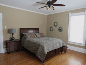 2 soverom, strykejern/-brett, wi-fi (inkludert) og sengetøy