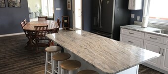 Blue Heron Lodge Lake Gaston, Sleeps 20, Private Dock & Sundeck, Family-Friendly