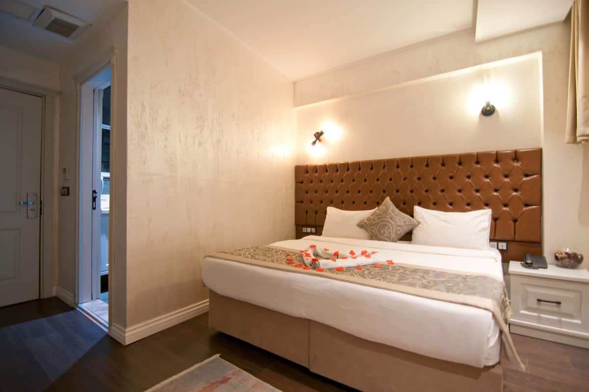 Minibar, in-room safe, soundproofing, iron/ironing board