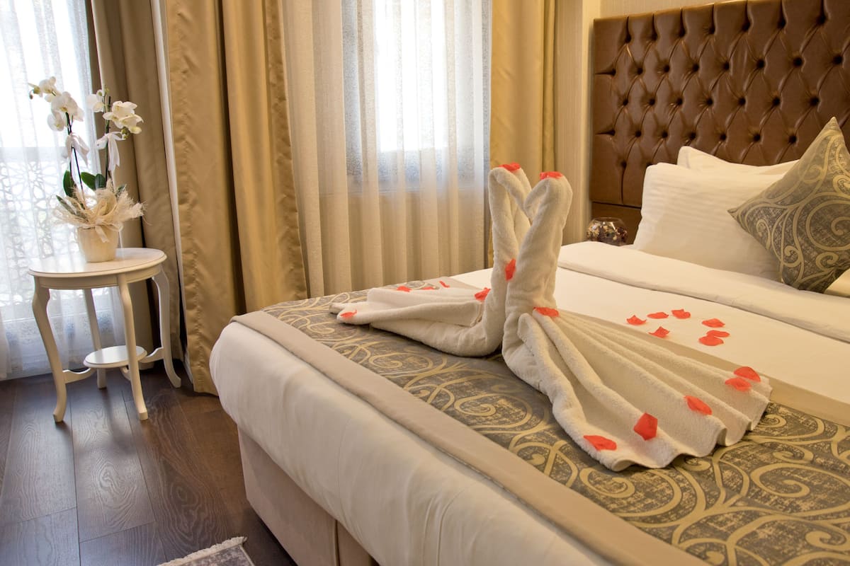 Minibar, in-room safe, soundproofing, iron/ironing board