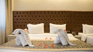 Economy Triple Room | Minibar, in-room safe, soundproofing, iron/ironing board - Pruva Otel (Istanbul)
