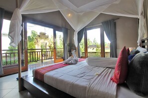 Villa panorámica, 2 habitaciones, piscina privada | 2 dormitorios, ropa de cama de alta calidad, decoración individual