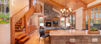 🐻 Bear Pause | Pet Friendly Mountain Cabin | Bubbly Hot Tub | Awesome Decor!