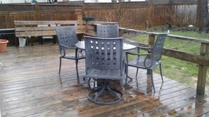 Outdoor dining - 2 bedroom self contain  (Brampton)