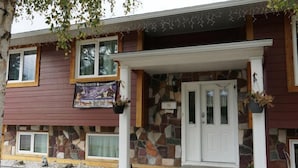 Exterior - Wild North Bed & Rest (Whitehorse)