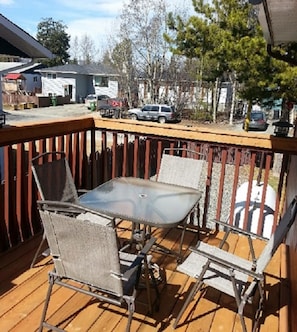 Porch - Wild North Bed & Rest (Whitehorse)